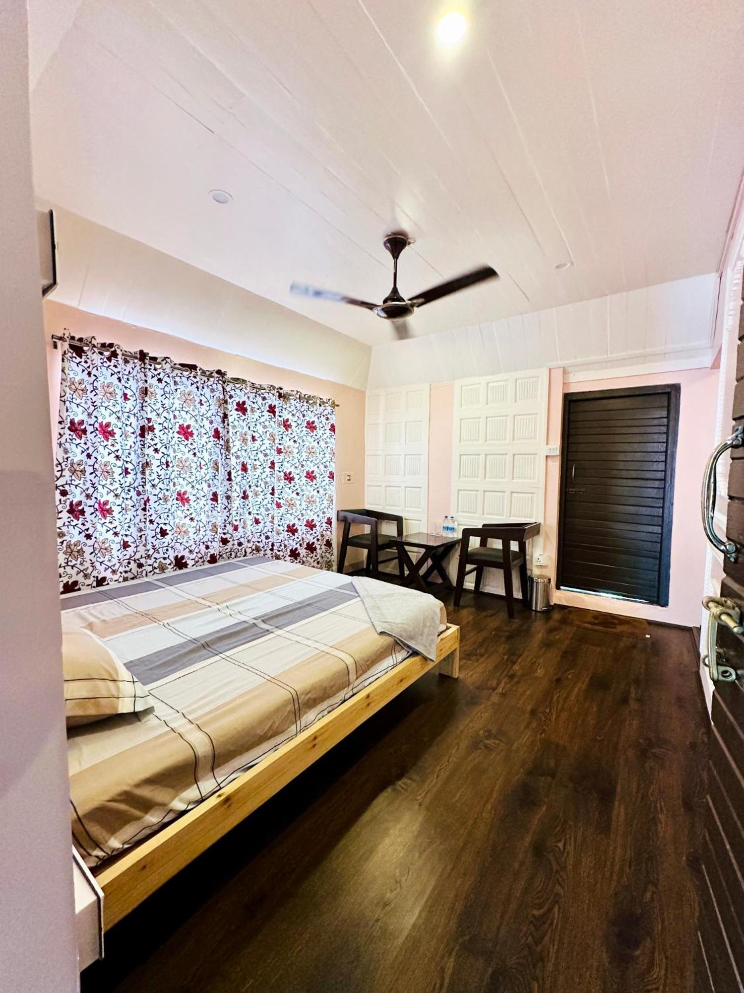 The Chinar Retreat Hut Hotel Srīnagar Kültér fotó